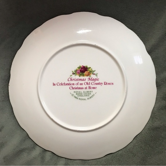 Royal Albert Plate - Christmas at Home Christmas Magic Collector Plate 1988 - Picture 2 of 7